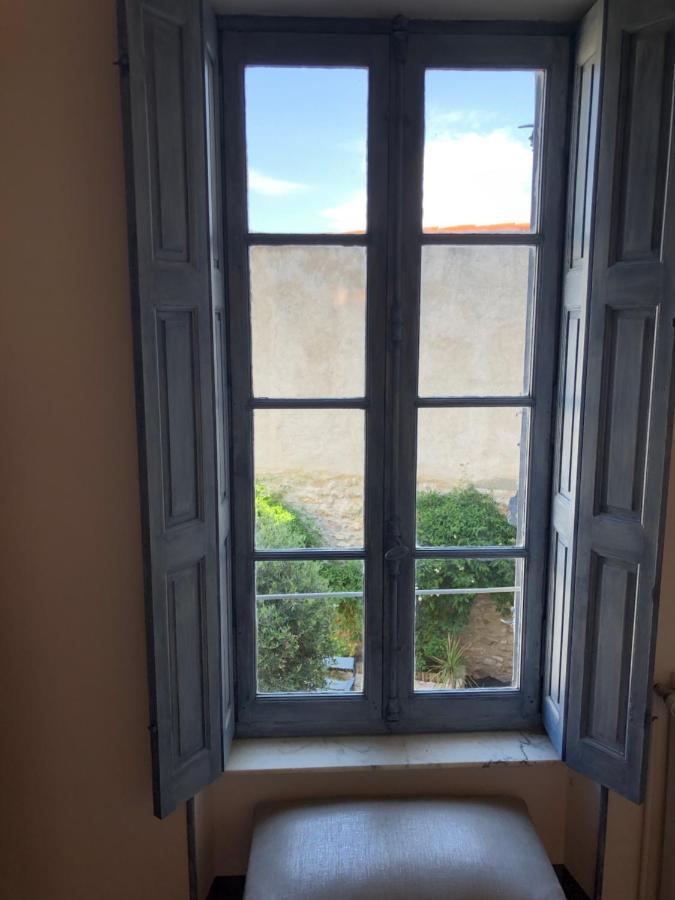 L'Oiseau Bleu Rollier Panzió Roubia Kültér fotó